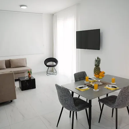 Nissi Route 76 Apartman *