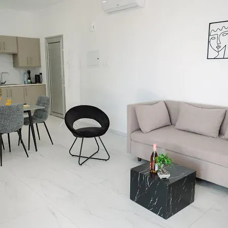 Διαμέρισμα Nissi Route 76 *